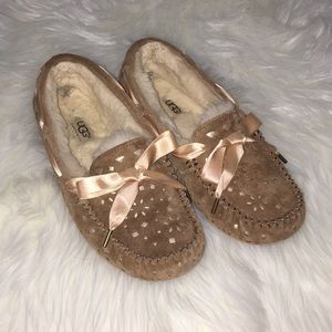 UGG Dakota Sunshine Perf Slipper